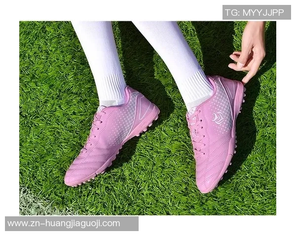 粉色足球鞋的魅力与时尚搭配技巧解析让你在球场上尽显风采 粉色足球鞋的魅力与时尚搭配技巧解析让你在球场上尽显风采
